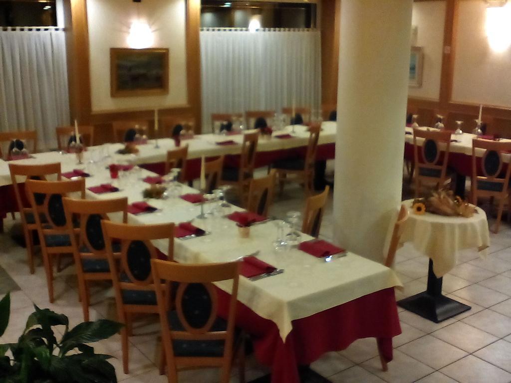 Hotel Ristorante Sagittario Feltre Exterior photo